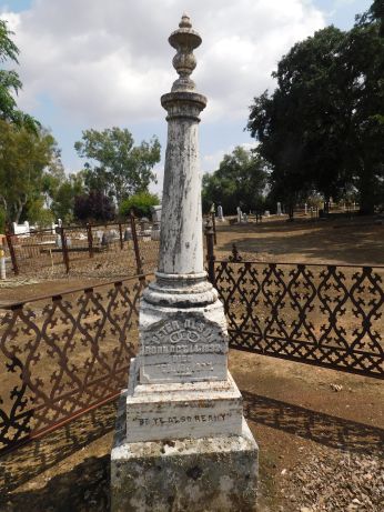 [Picture of Peter Olson grave]